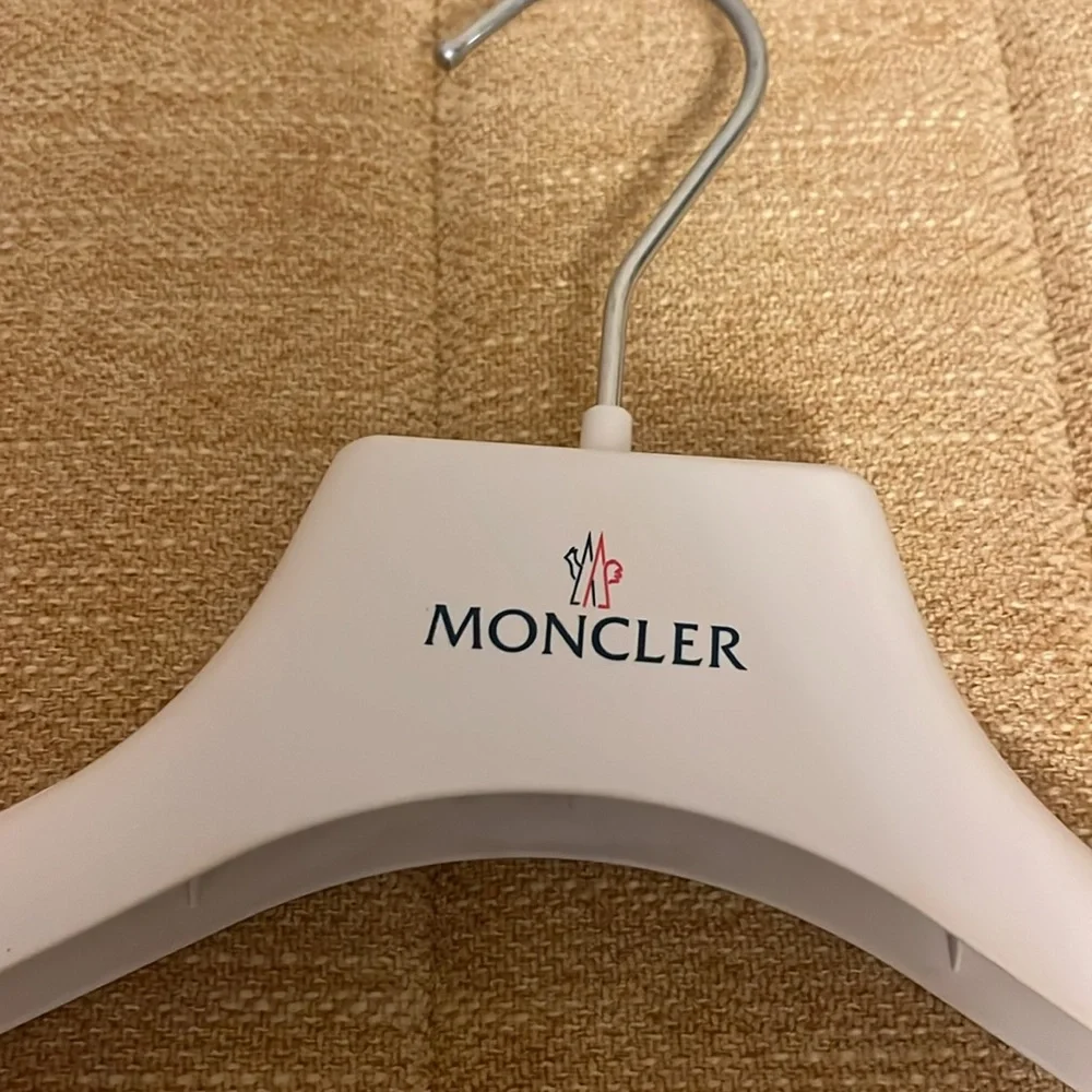 Moncler Hangar
